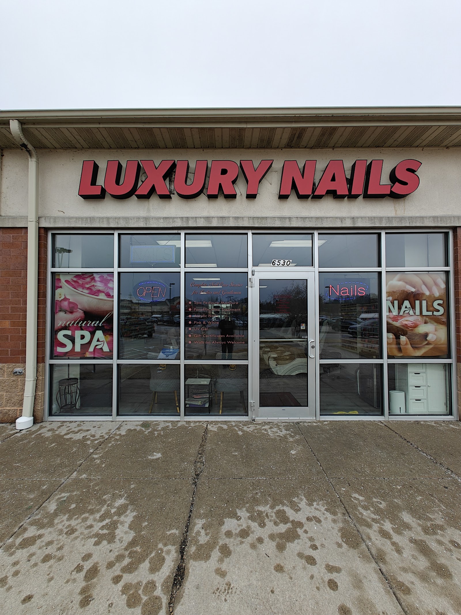 Luxury Nails Monona nail photo 1